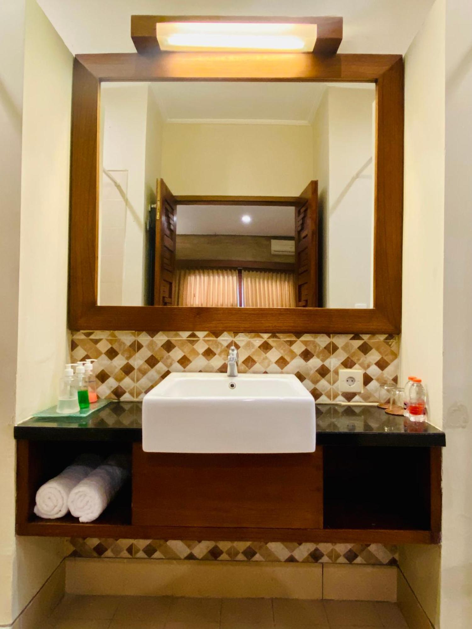 The Green Zhurga Suite Kerobokan Buitenkant foto