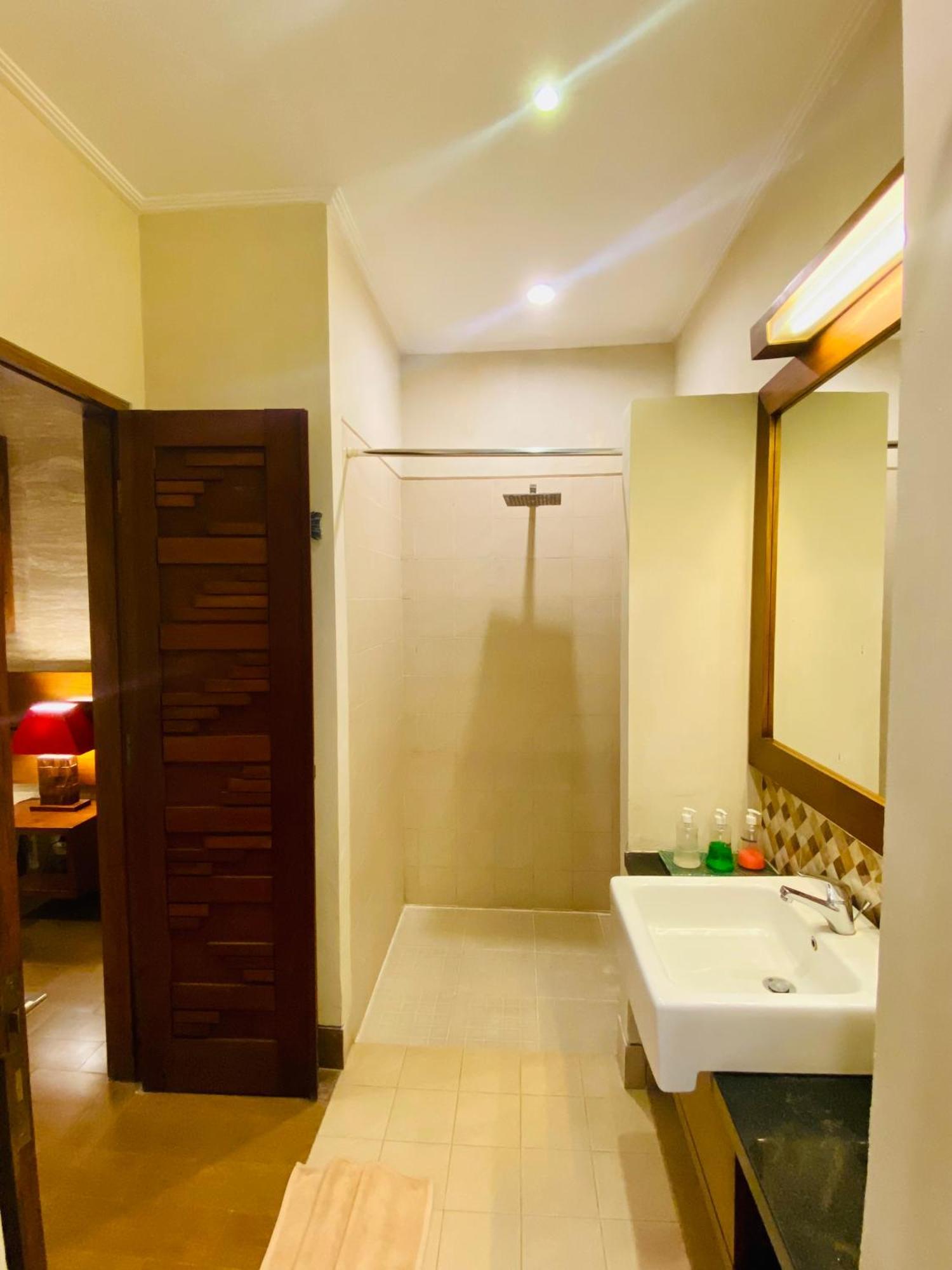 The Green Zhurga Suite Kerobokan Buitenkant foto